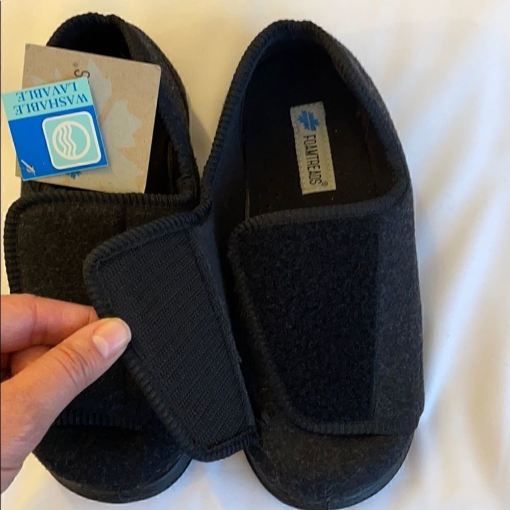 FOAMTREADS WASHABLE HOUSE SHOES.  SIZE 6… - Picture 2 of 8